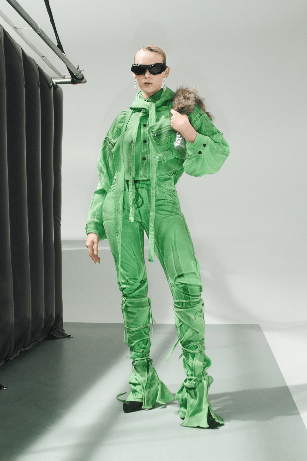 OTTOLINGER BROUGHT US LOW-LIT HUES & HIGH-LIT LOOKS