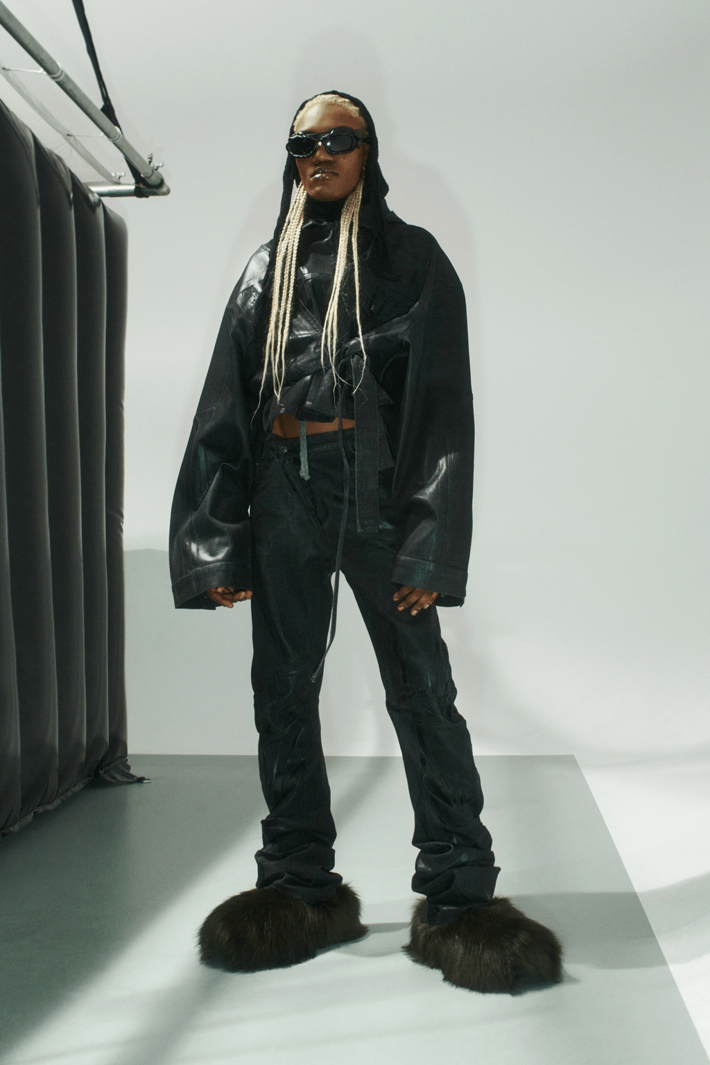 OTTOLINGER BROUGHT US LOW-LIT HUES & HIGH-LIT LOOKS