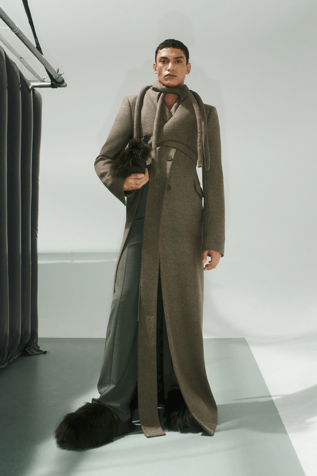 OTTOLINGER BROUGHT US LOW-LIT HUES & HIGH-LIT LOOKS