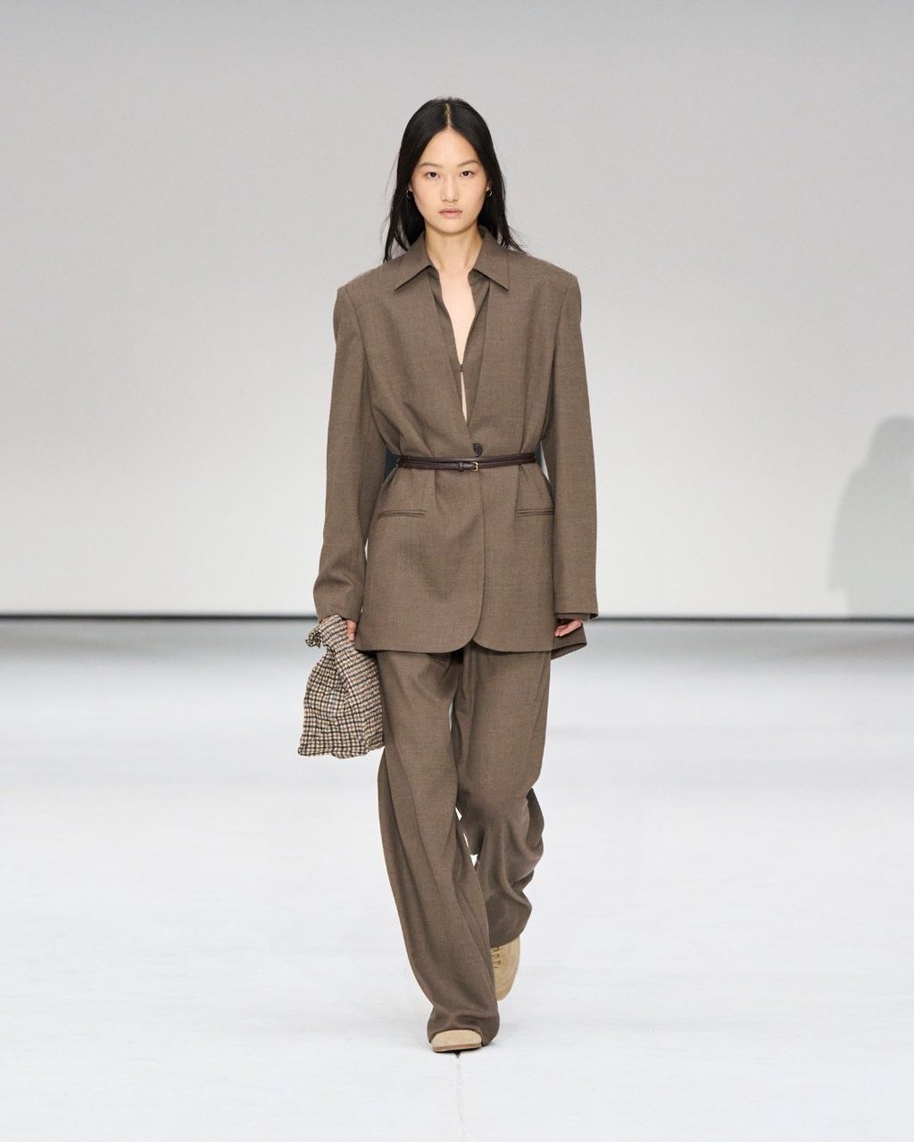 Here’s what went down at COS’ Autumn/Winter 2025 show