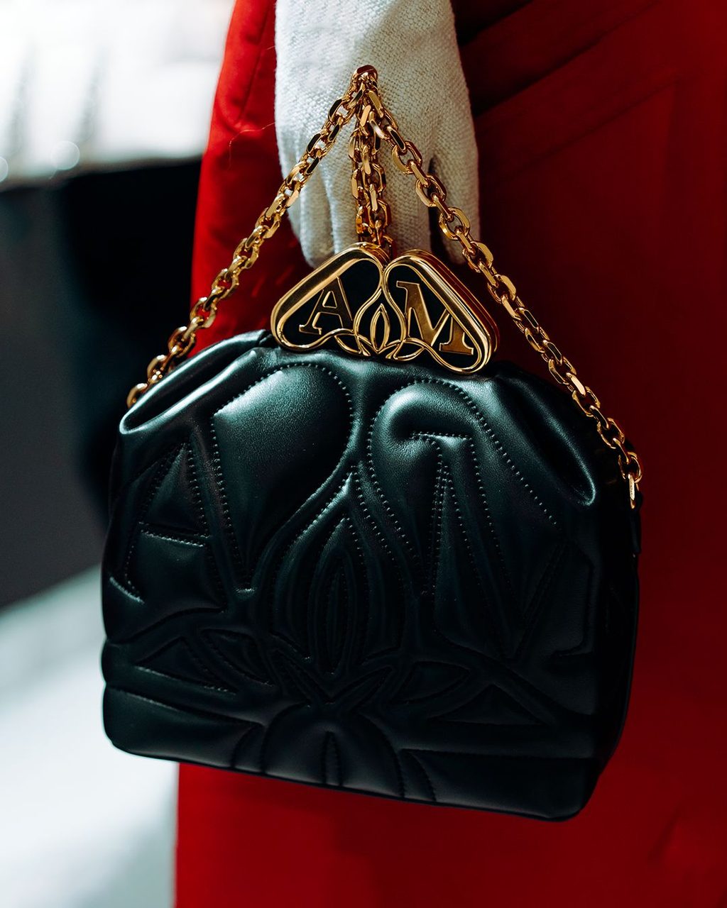 5 KEY PIECES FROM ALEXANDER MCQUEEN’S SHAPE-SHIFTING AW23 COLLECTION
