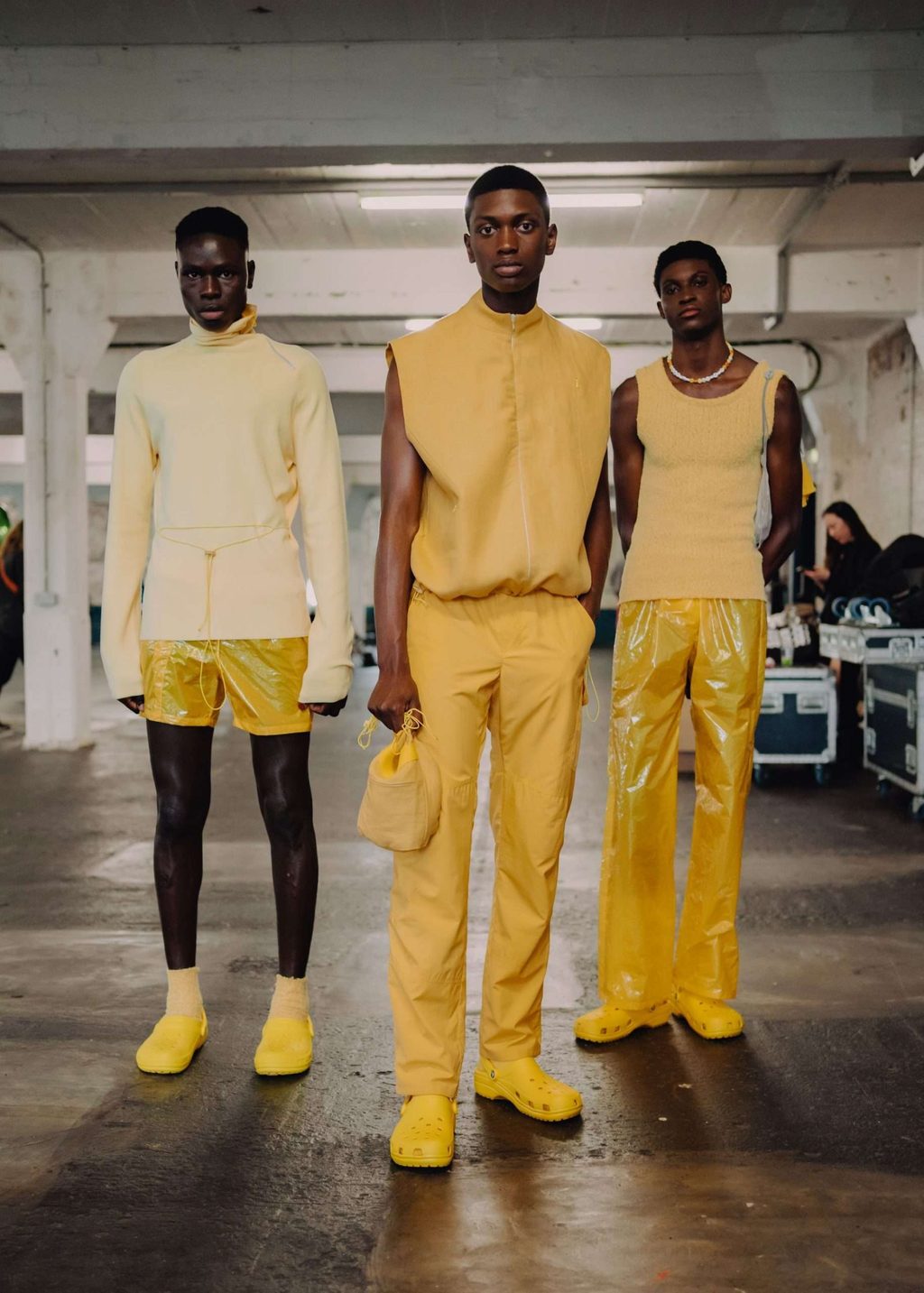 CRABS, CROCS & CRISP LINEN: ROBYN LYNCH BUILDS UPON HER PERSONAL FUTURISM FOR SS23