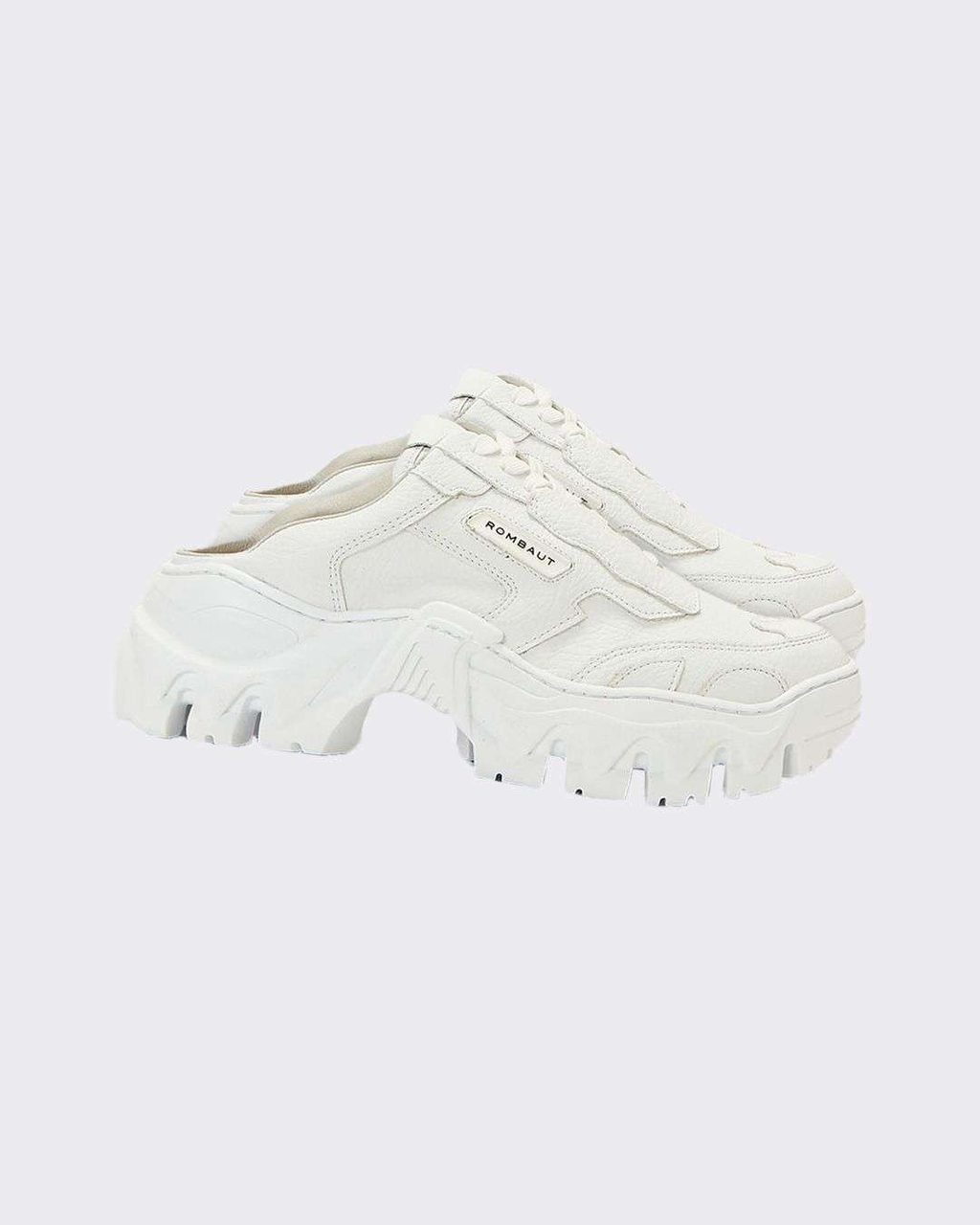 IT’S GIVING CLOG: THE FOOTWEAR GUIDE