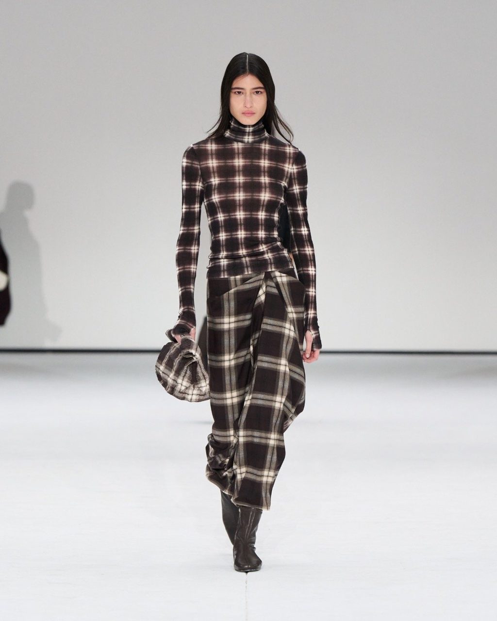 Here’s what went down at COS’ Autumn/Winter 2025 show