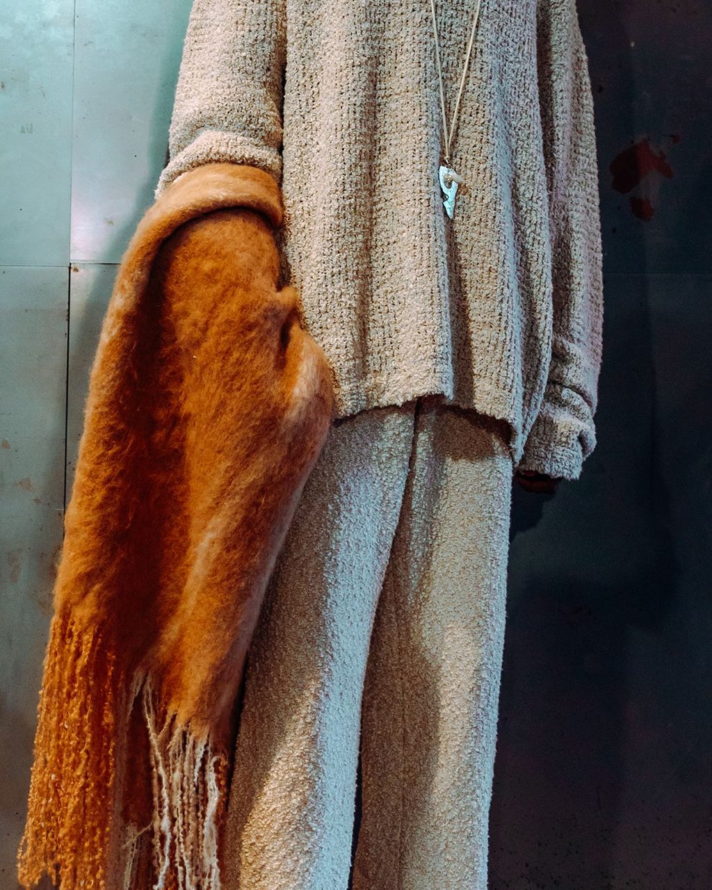 HOLZWEILER DIVES UNDERWATER FOR FW23
