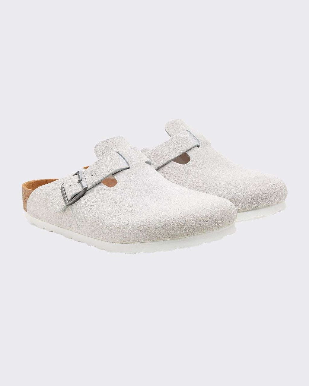 IT’S GIVING CLOG: THE FOOTWEAR GUIDE