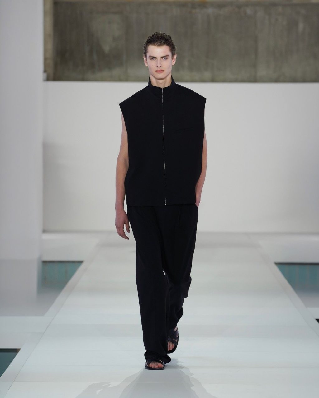 COS keeps things bold, clean and brilliant for its SS26 Seoul show