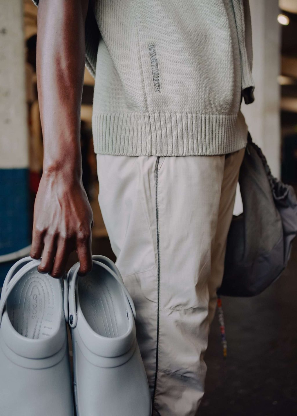 CRABS, CROCS & CRISP LINEN: ROBYN LYNCH BUILDS UPON HER PERSONAL FUTURISM FOR SS23