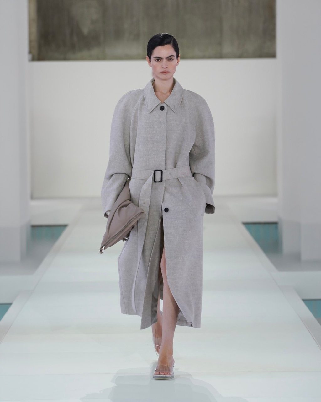 COS keeps things bold, clean and brilliant for its SS26 Seoul show