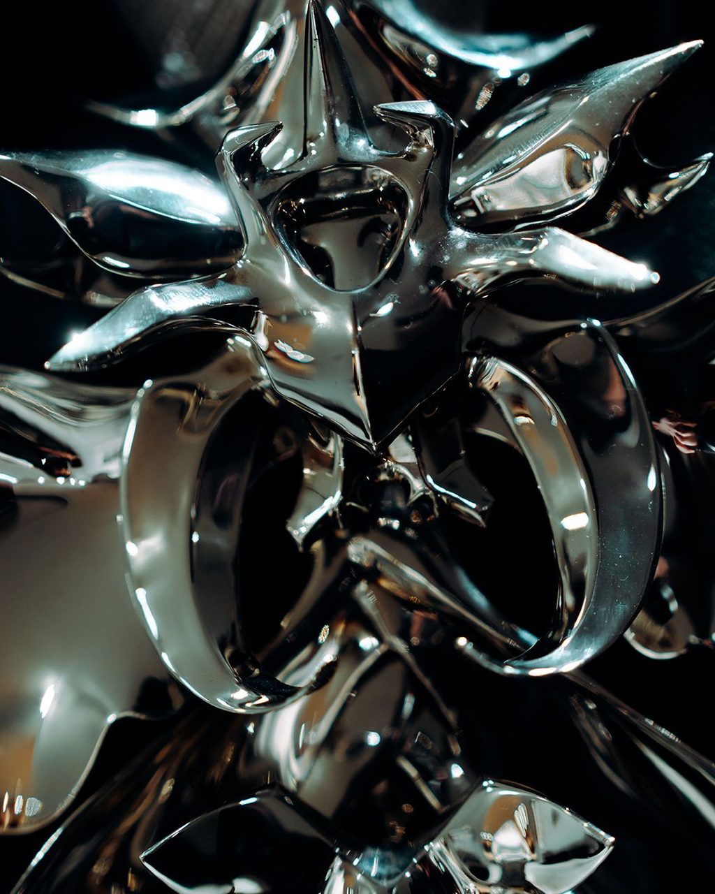 5 KEY PIECES FROM ALEXANDER MCQUEEN’S SHAPE-SHIFTING AW23 COLLECTION