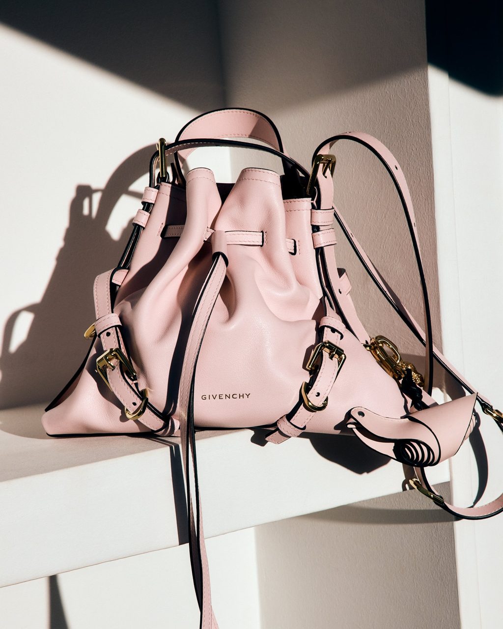I need the Givenchy Voyou Bucket in my bag rotation