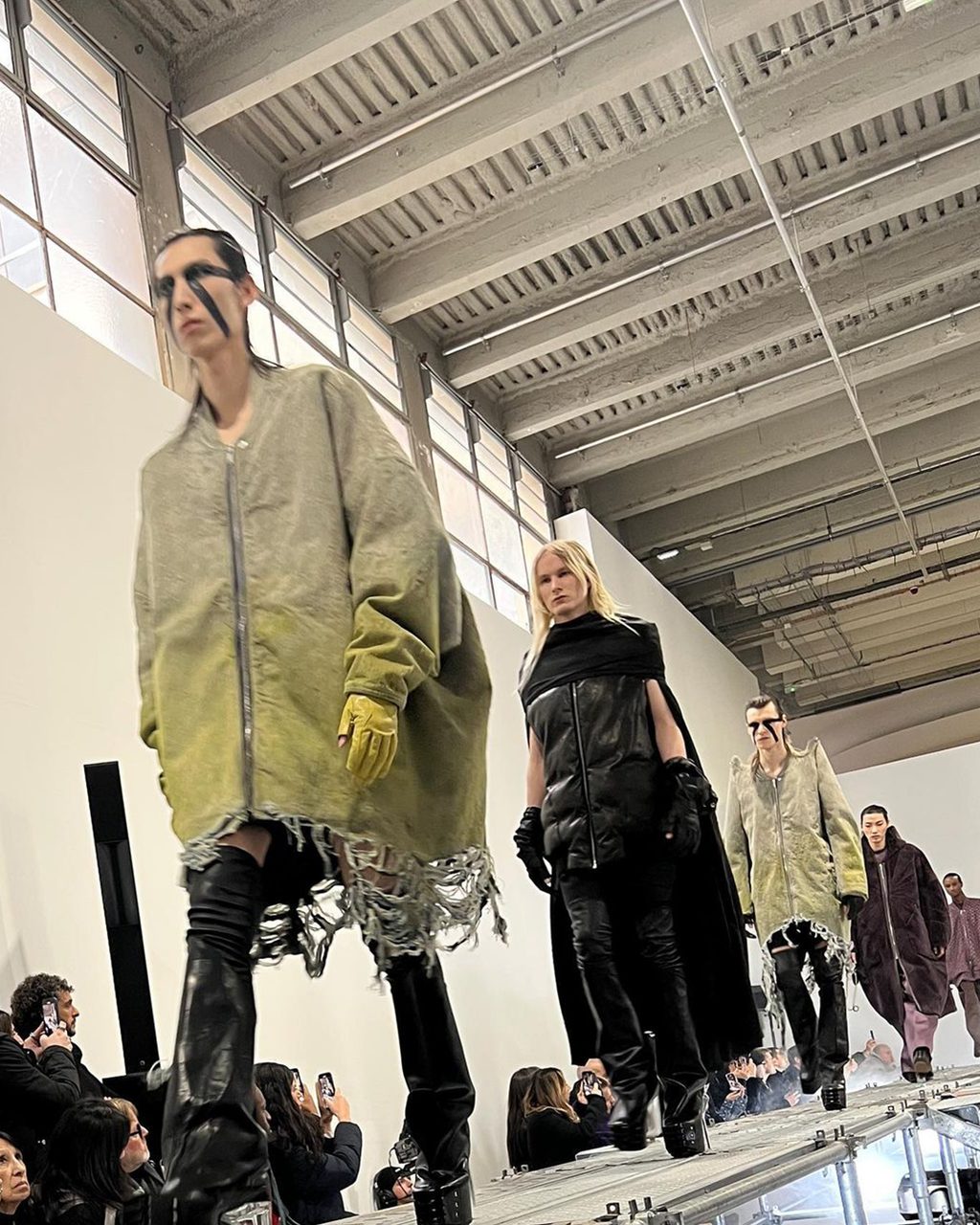 RICK OWENS FW23 HOLDS A MIRROR UP TO THE FASHION INDUSTRY