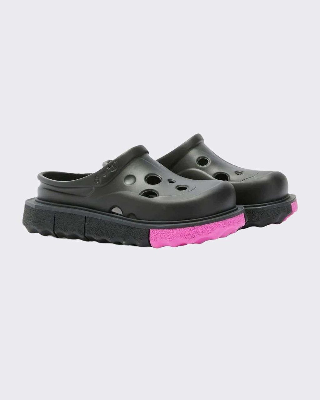 IT’S GIVING CLOG: THE FOOTWEAR GUIDE