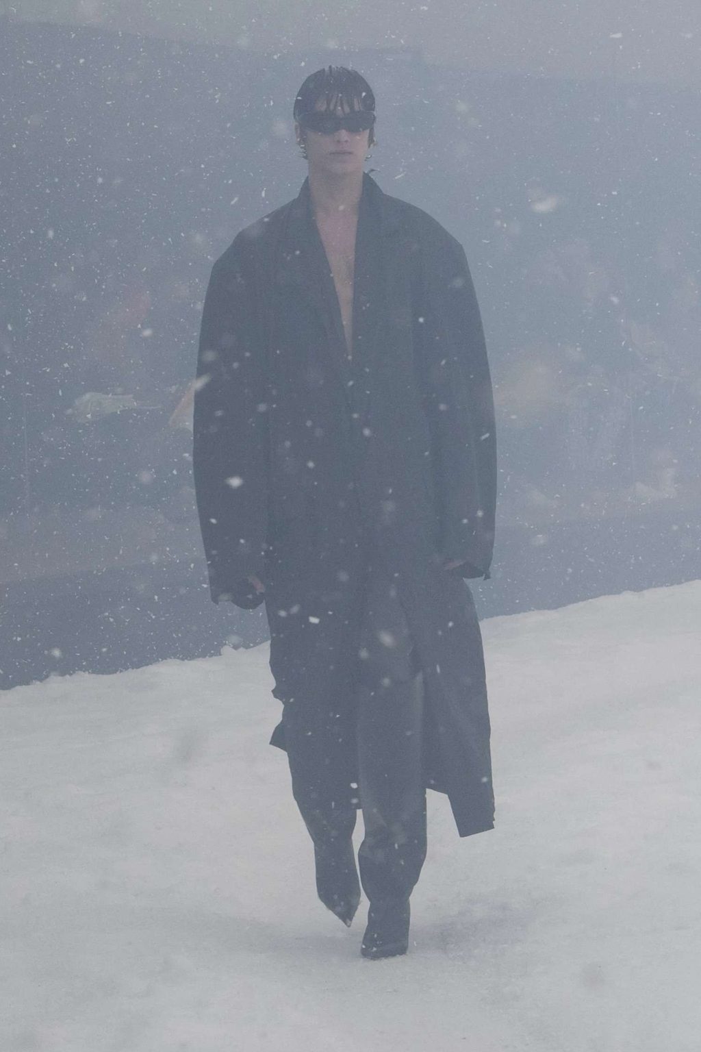 THE BALENCIAGA SHOW WAS MEANT TO BE AN UNCOMFORTABLE VIEWING EXPERIENCE