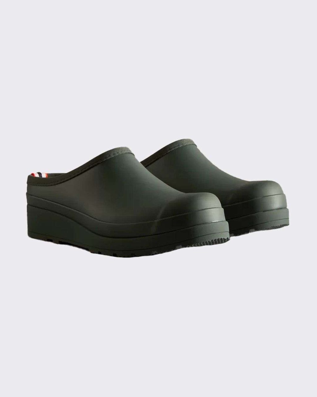 IT’S GIVING CLOG: THE FOOTWEAR GUIDE