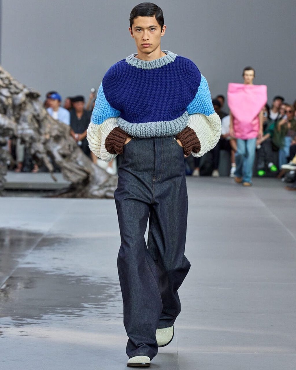 ALL THAT GLITTERS IS LOEWE: KEY PIECES FROM LOEWE’S SS24 MENSWEAR SHOW