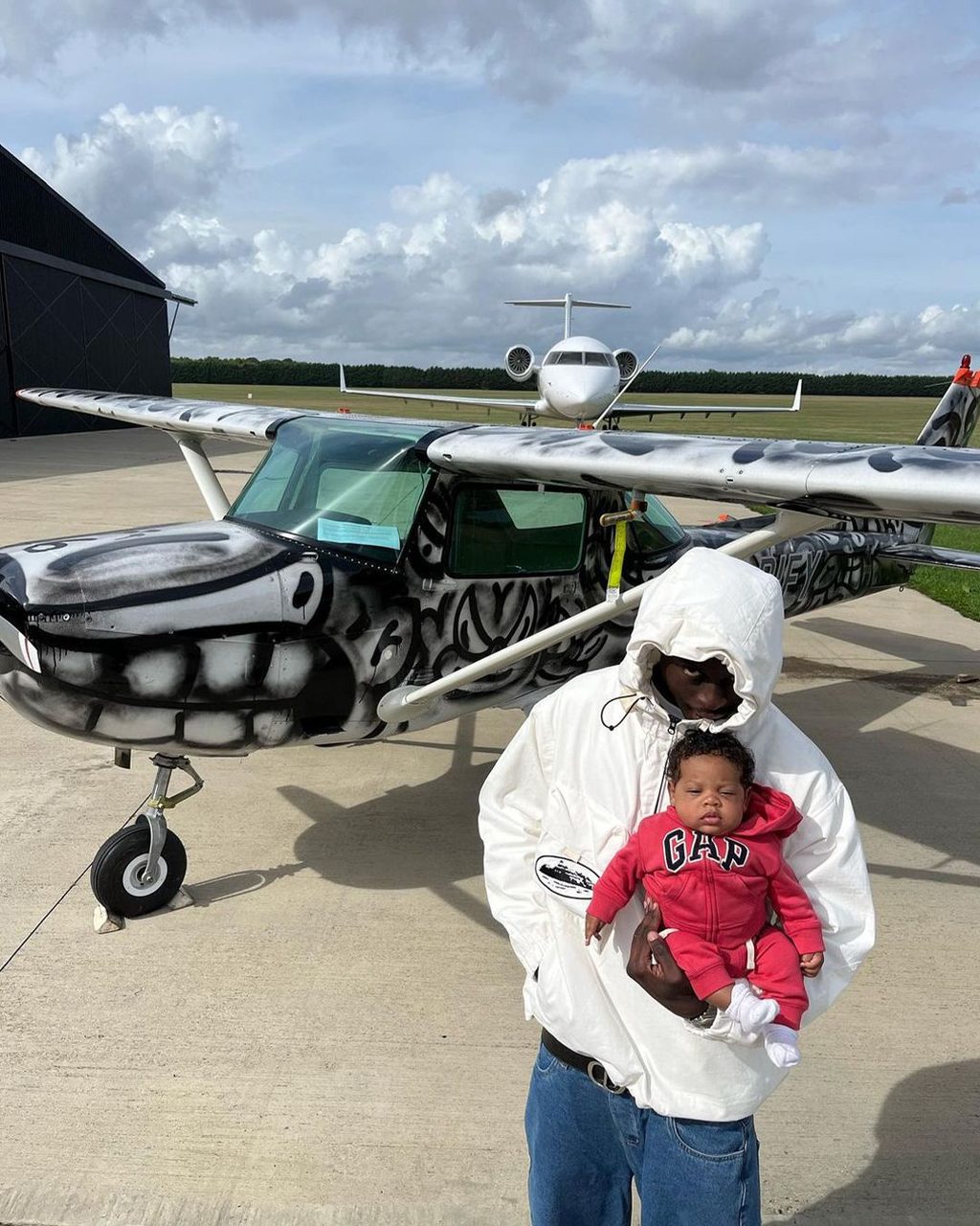 HAPPY FATHER’S DAY, LET’S TAKE A LOOK AT SOME OF THESE ICONIC CELEB DADS