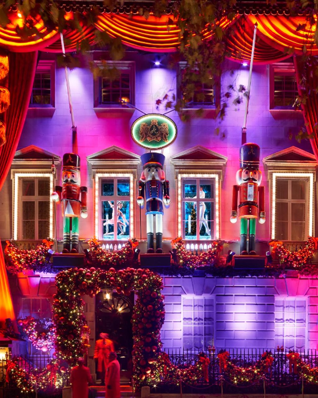 Annabel’s reveals its Holiday 2023 facade