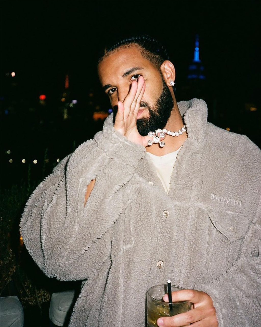 FRANK OCEAN TIDES US OVER & DRAKE TEASES A TOUR: YOUR MONDAY BRIEFING