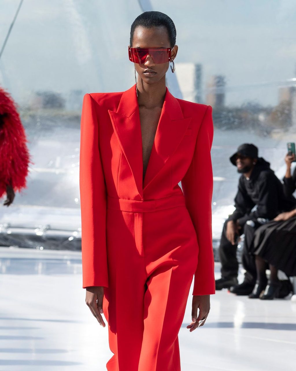 IT’S ALL IN THE EYES (AND THE BUMSTERS): 5 PIECES WE LOVED AT ALEXANDER MCQUEEN SS23