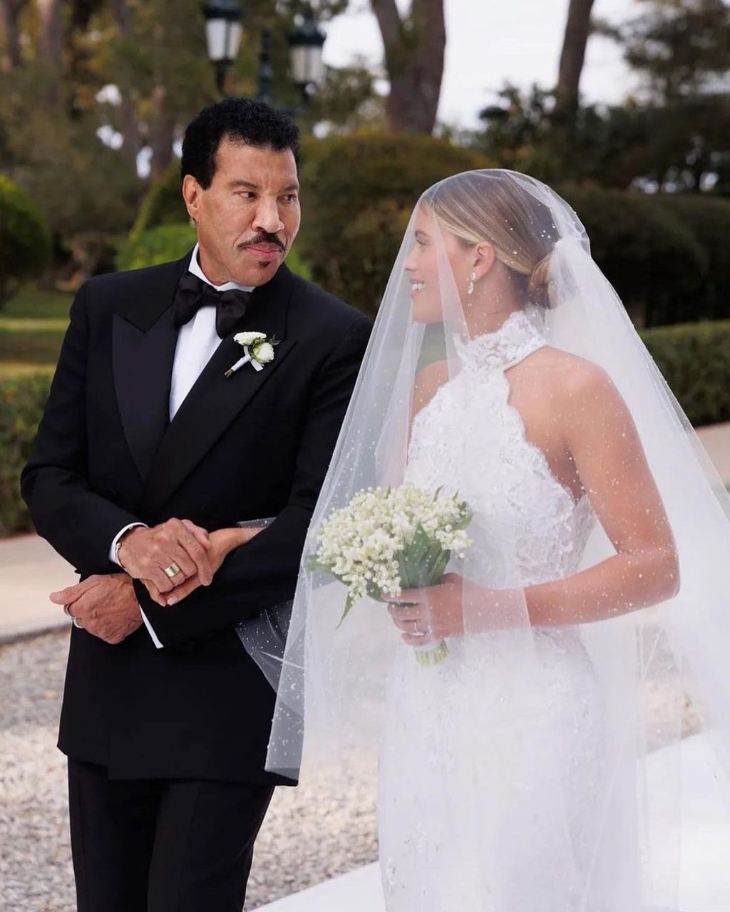 HAPPY FATHER’S DAY, LET’S TAKE A LOOK AT SOME OF THESE ICONIC CELEB DADS