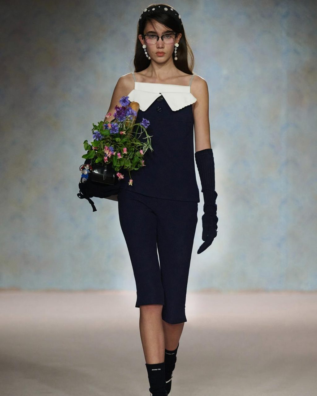 SHUSHU/TONG got its birthday flowers for FW25
