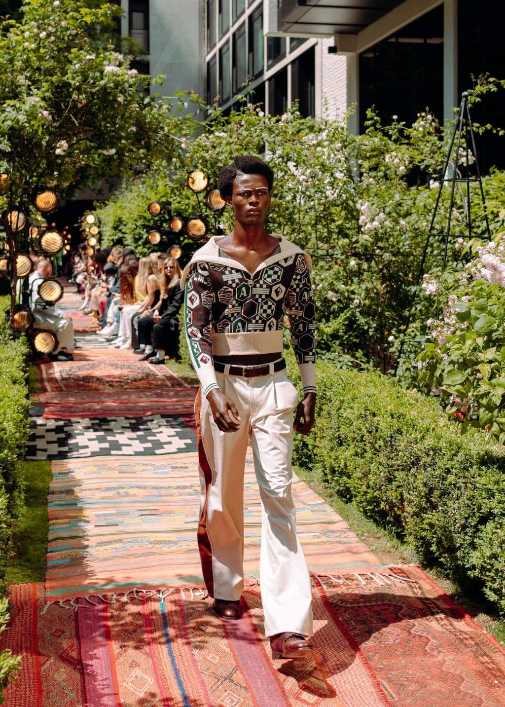 AHLUWALIA SS23: LONDON’S WALLED, BUT AFRICA IS LIMITLESS