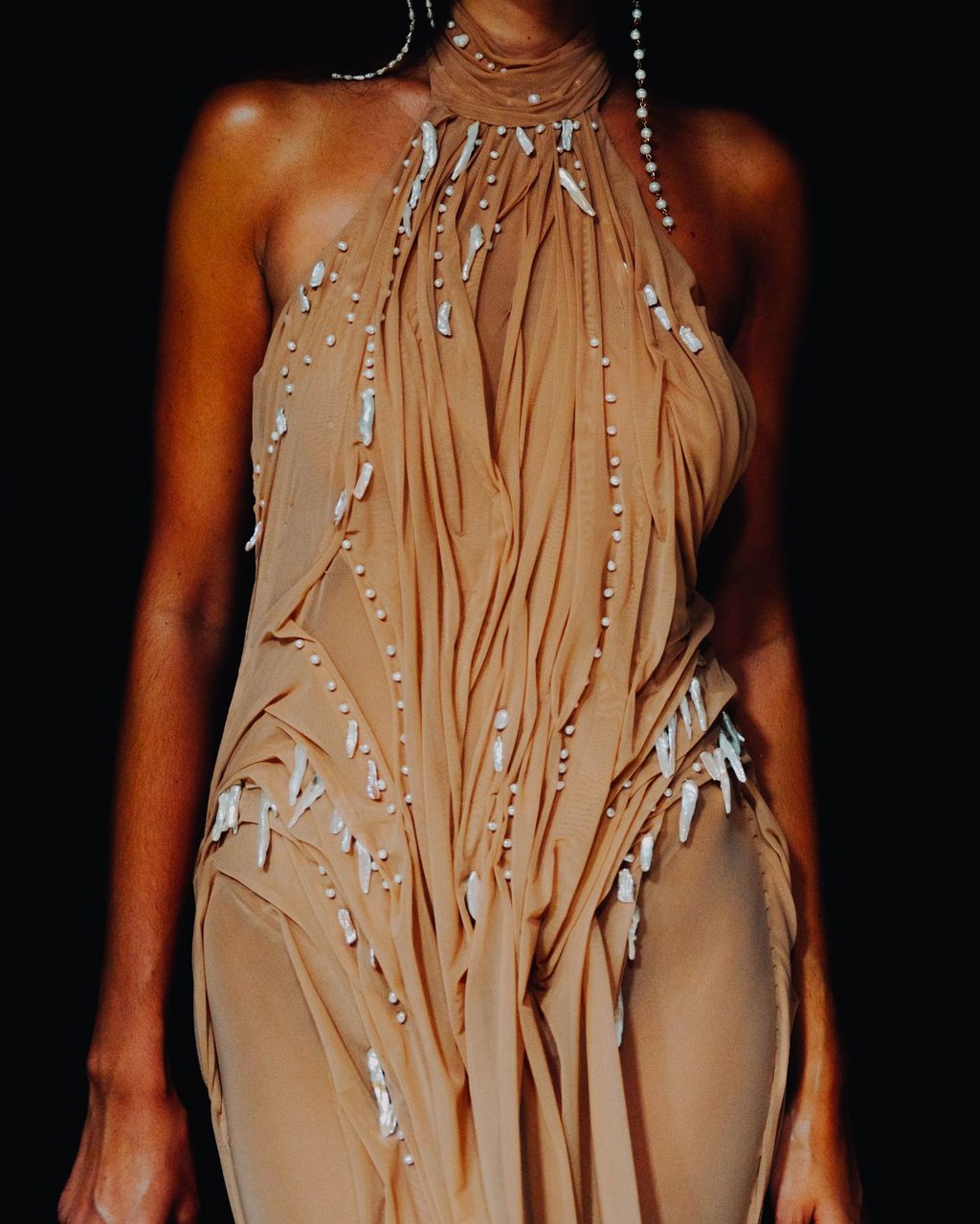 Di Petsa reincarnated the Goddess of Love Venus for SS24