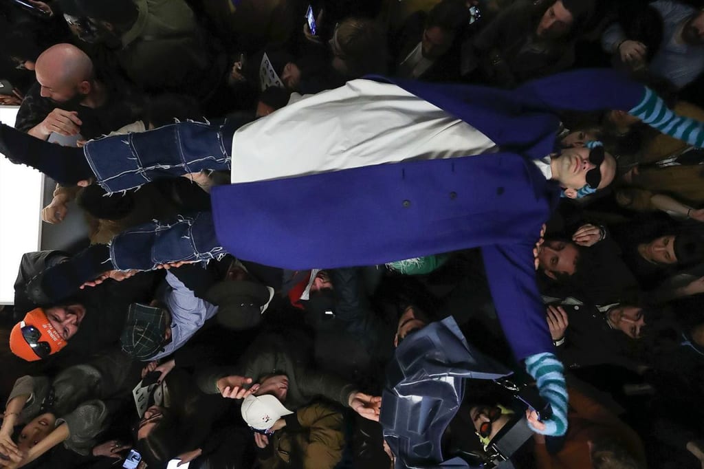 HERE WAS THE BEST BEAUTY, SET DESIGN, STUNTS & MUSIC FROM FASHION WEEK