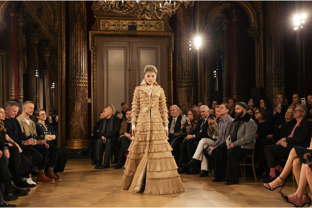 Viktor&Rolf put a bow on it for SS25 Haute Couture