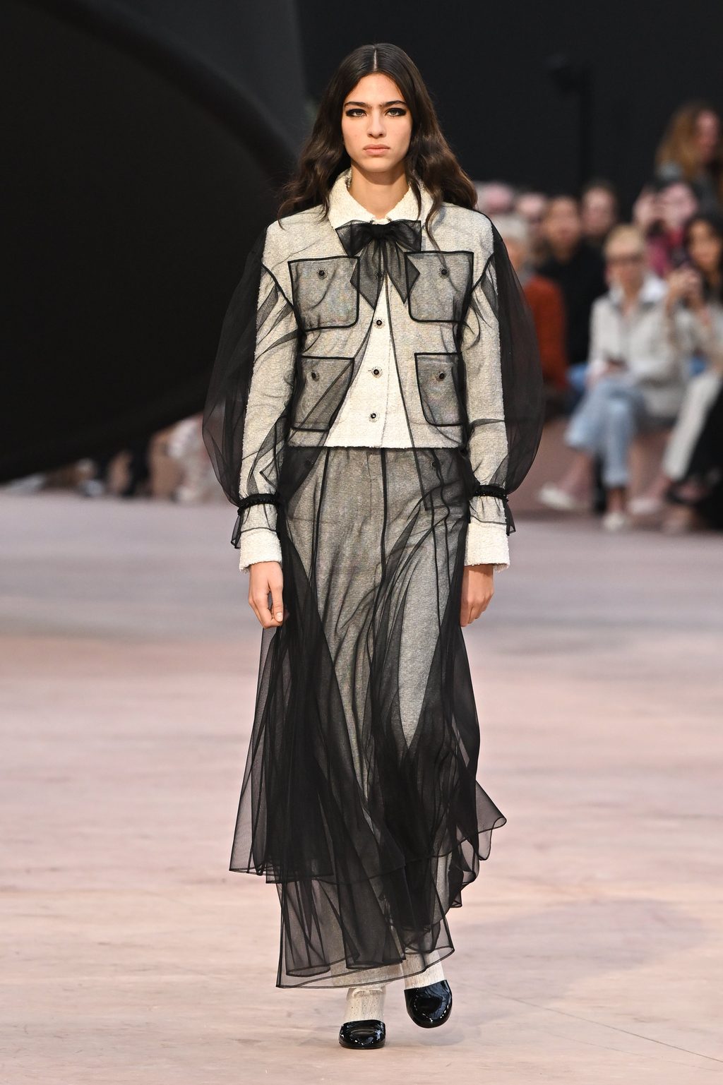 Bold eyeliner and house signatures at Chanel FW25