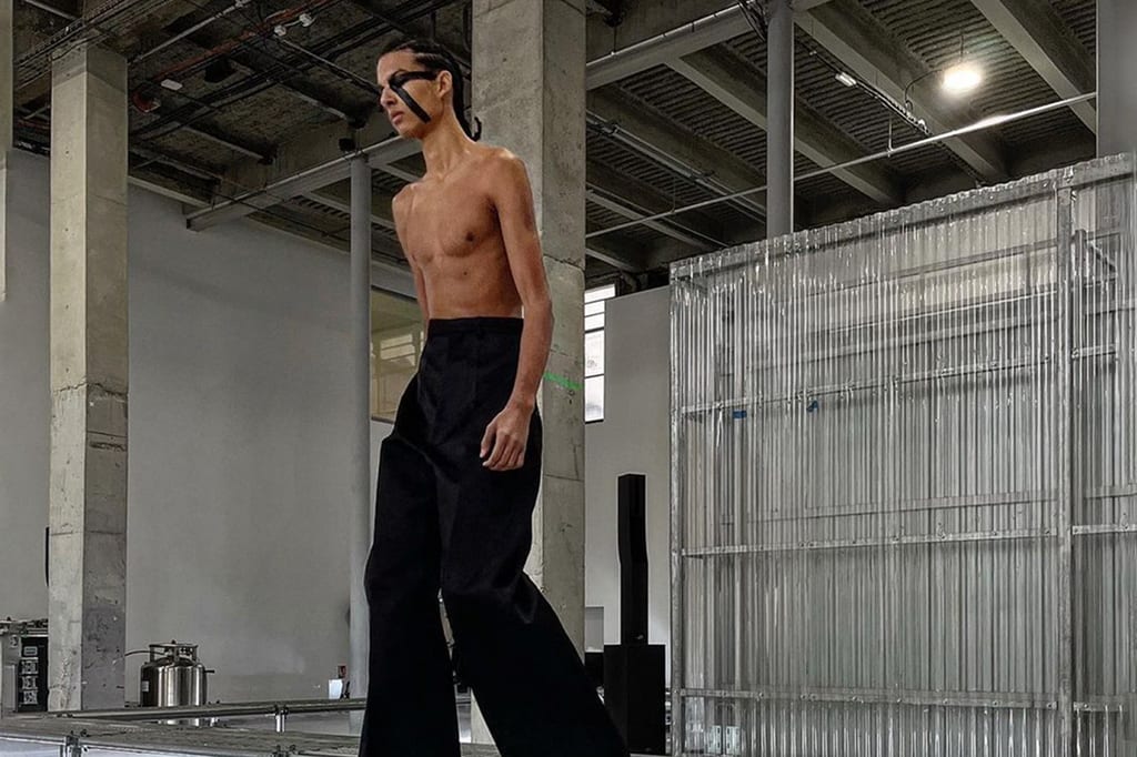 RICK OWENS FW23 HOLDS A MIRROR UP TO THE FASHION INDUSTRY