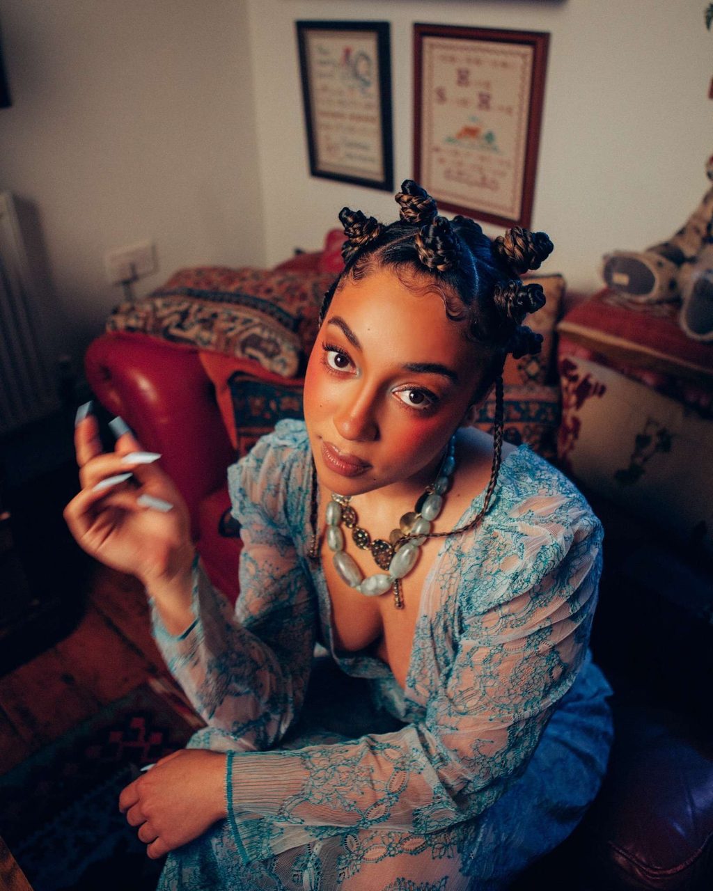 ELLIE PARRIS HITS LIKE SZA ON A SUNDAY MORNING