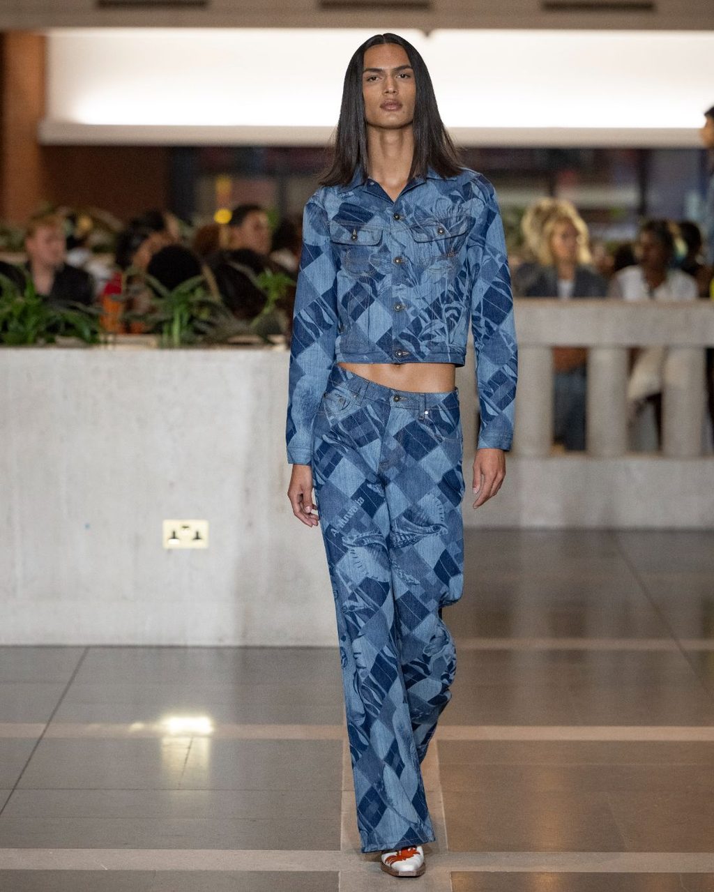 AHLUWALIA SS24 "Acknowledgments" told stories through movement and colour