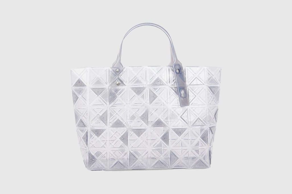 WHAT TO TAKE WITH YOU TO THE SEASIDE THIS SUMMER