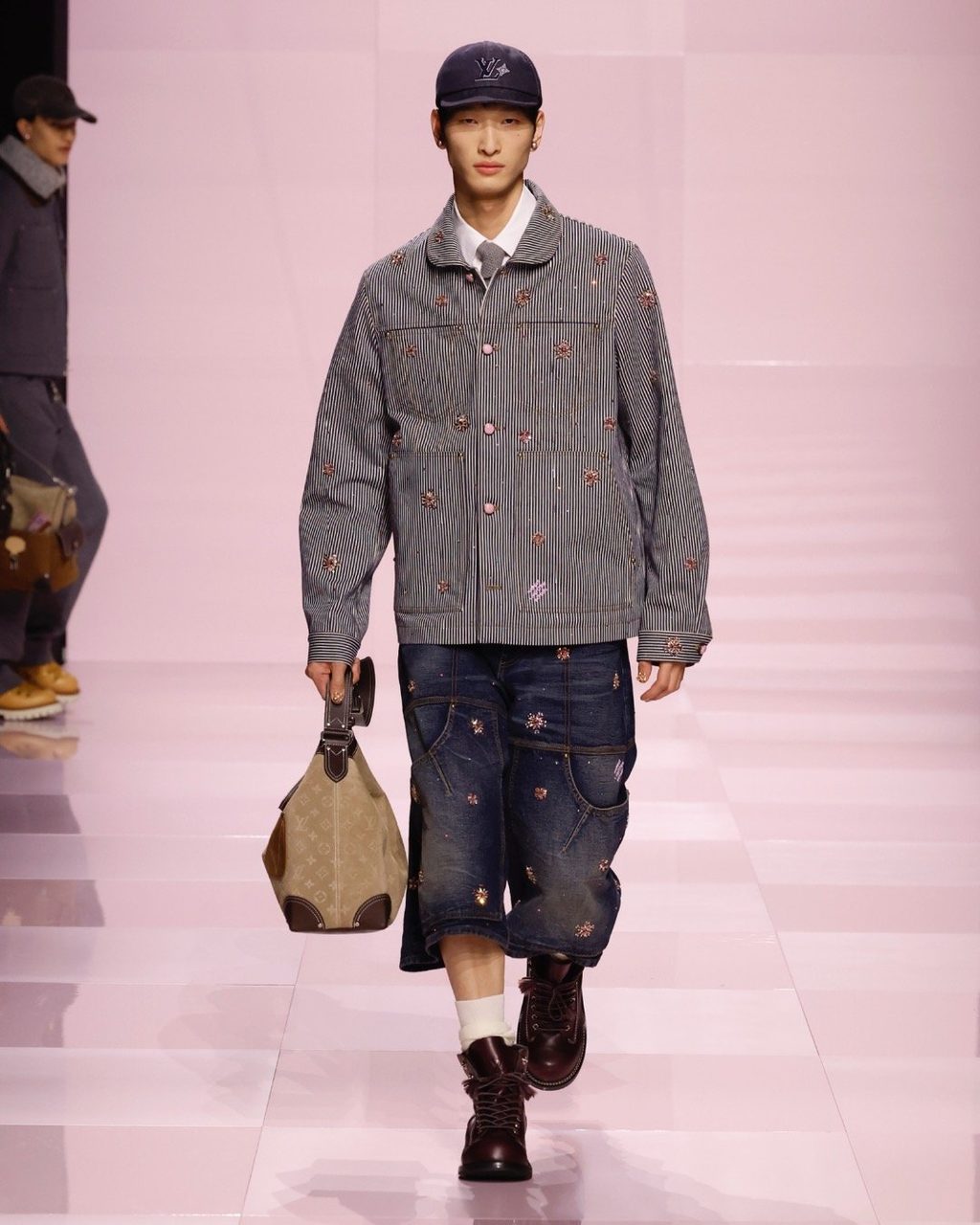 Louis Vuitton really put it in the Louvre for FW25