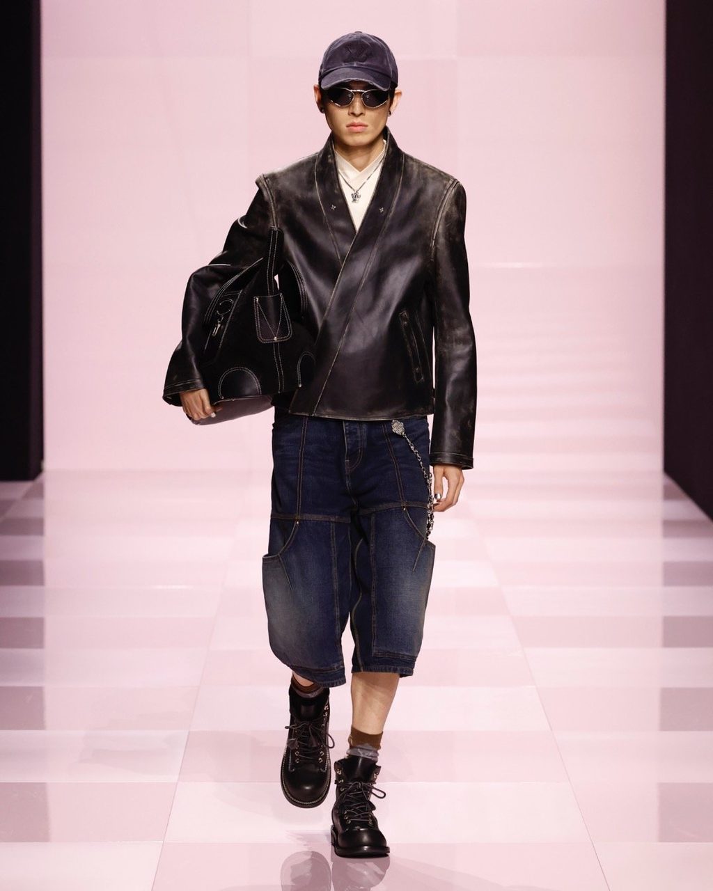 Louis Vuitton really put it in the Louvre for FW25
