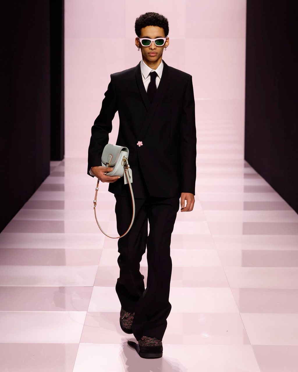 Louis Vuitton really put it in the Louvre for FW25