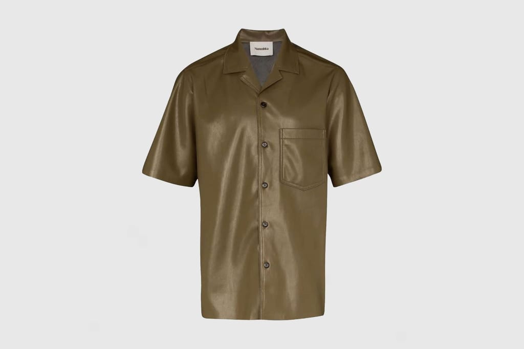 A GUIDE TO A MORE SUSTAINABLE WARDROBE