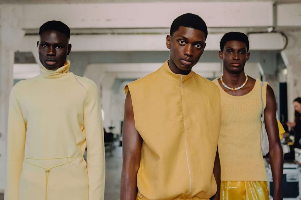 CRABS, CROCS & CRISP LINEN: ROBYN LYNCH BUILDS UPON HER PERSONAL FUTURISM FOR SS23