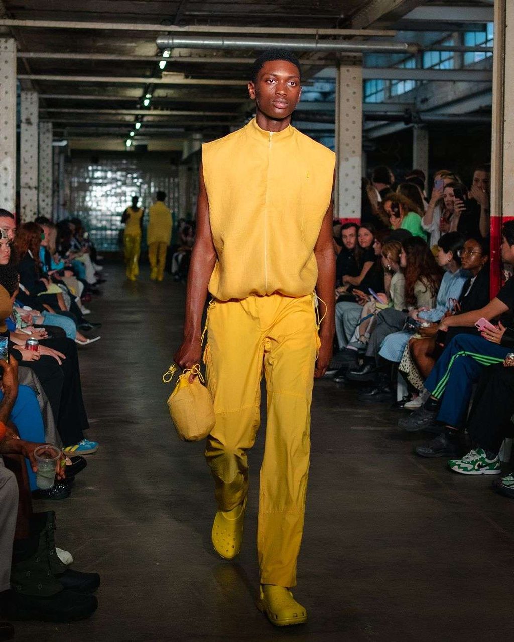 CRABS, CROCS & CRISP LINEN: ROBYN LYNCH BUILDS UPON HER PERSONAL FUTURISM FOR SS23