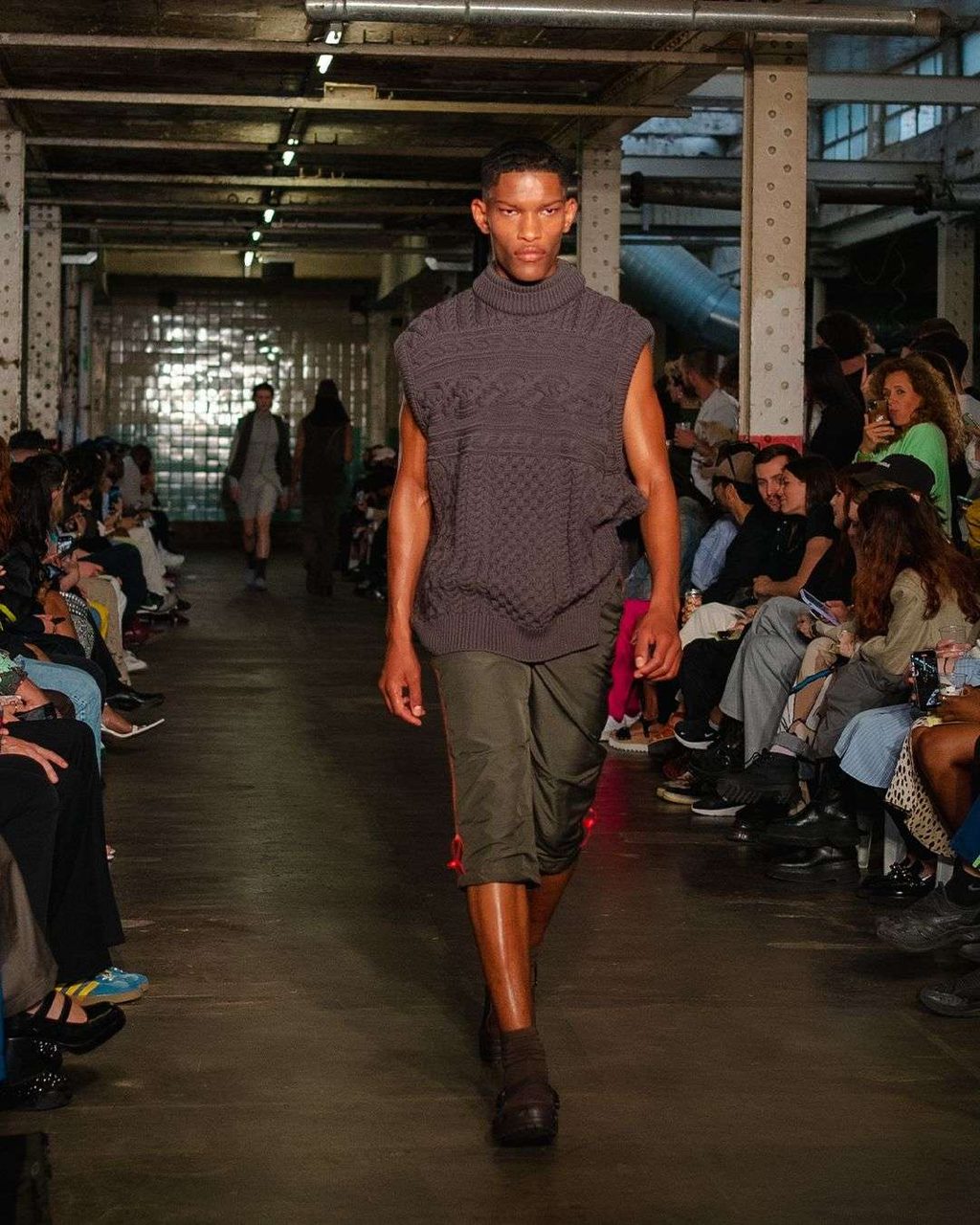CRABS, CROCS & CRISP LINEN: ROBYN LYNCH BUILDS UPON HER PERSONAL FUTURISM FOR SS23