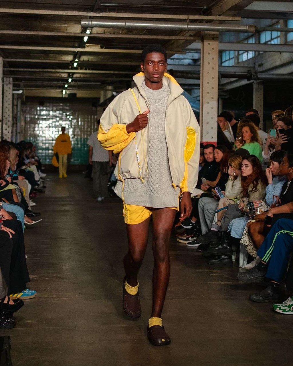 CRABS, CROCS & CRISP LINEN: ROBYN LYNCH BUILDS UPON HER PERSONAL FUTURISM FOR SS23