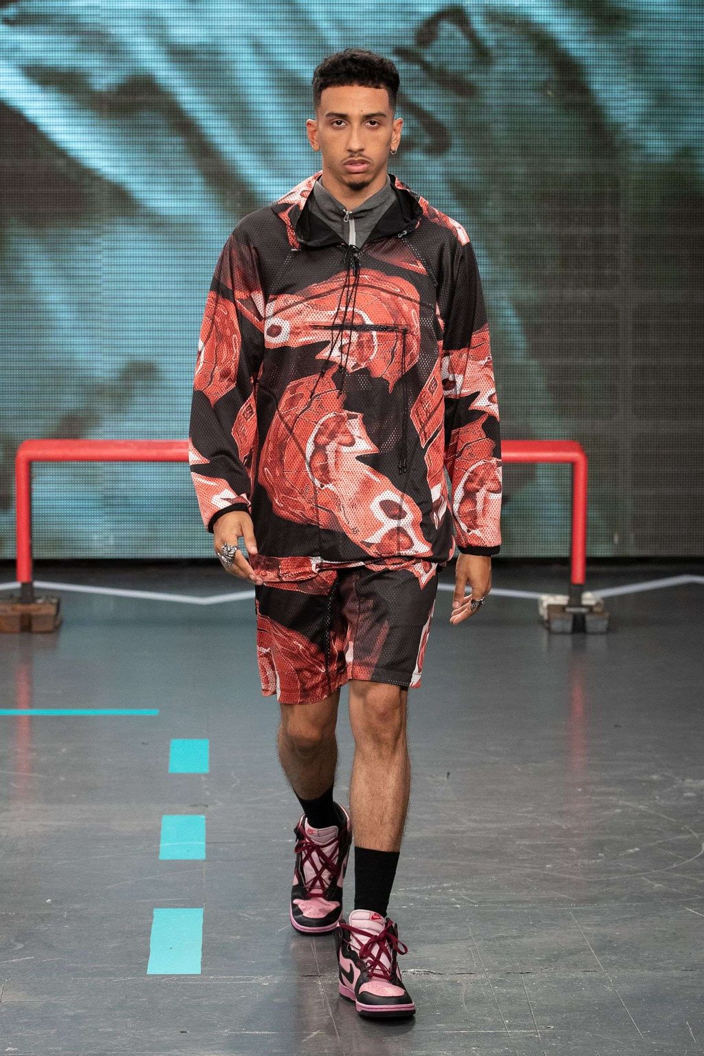 SAUL NASH KICKS OFF LFW BLENDING FUNCTIONALITY WITH SPORTSWEAR