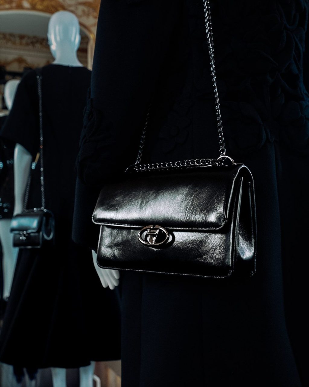 We went to the Valentino Le Noir re-see with Lyas