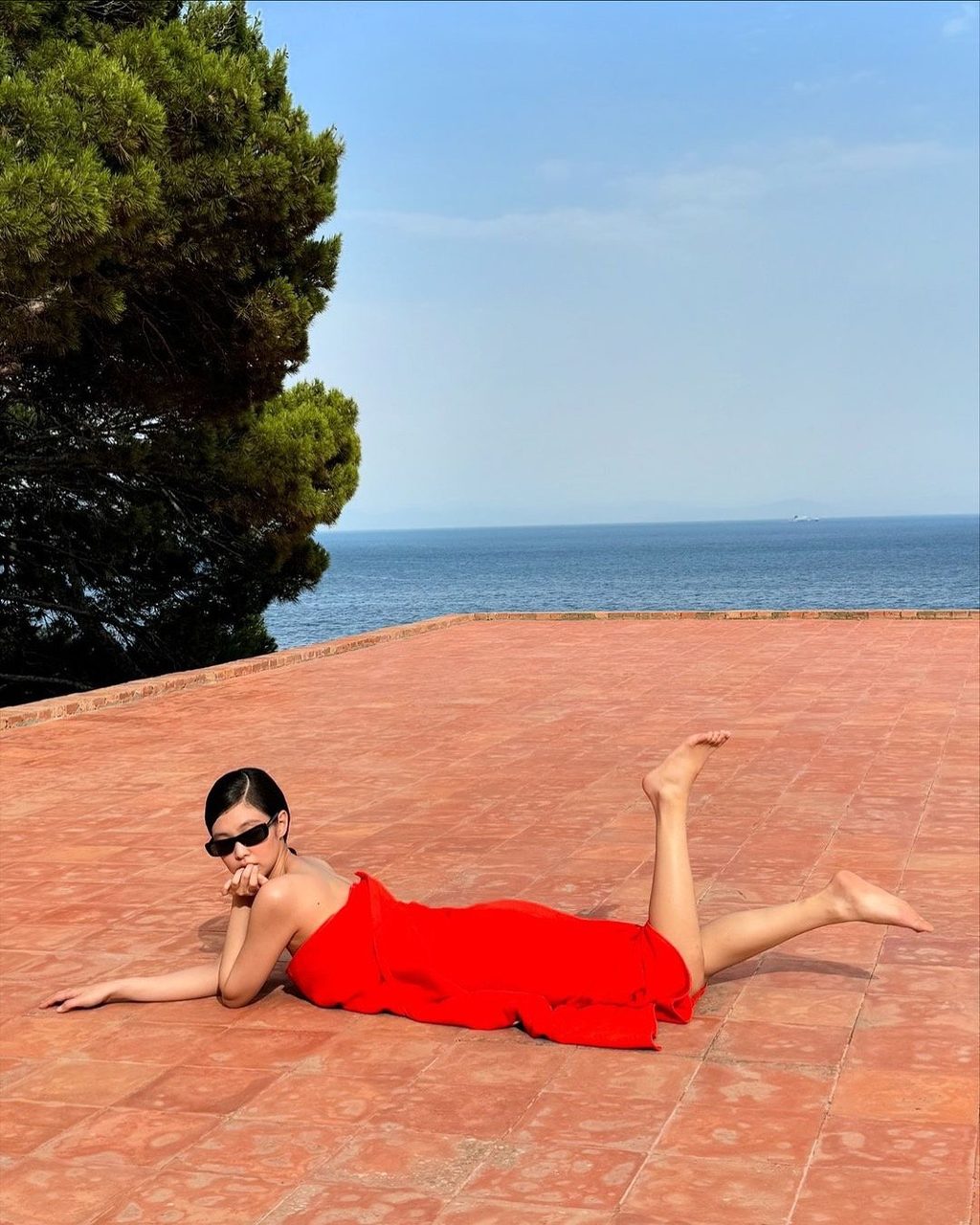 Jacquemus & Jennie in Capri, JORDANLUCA drops underwear & more