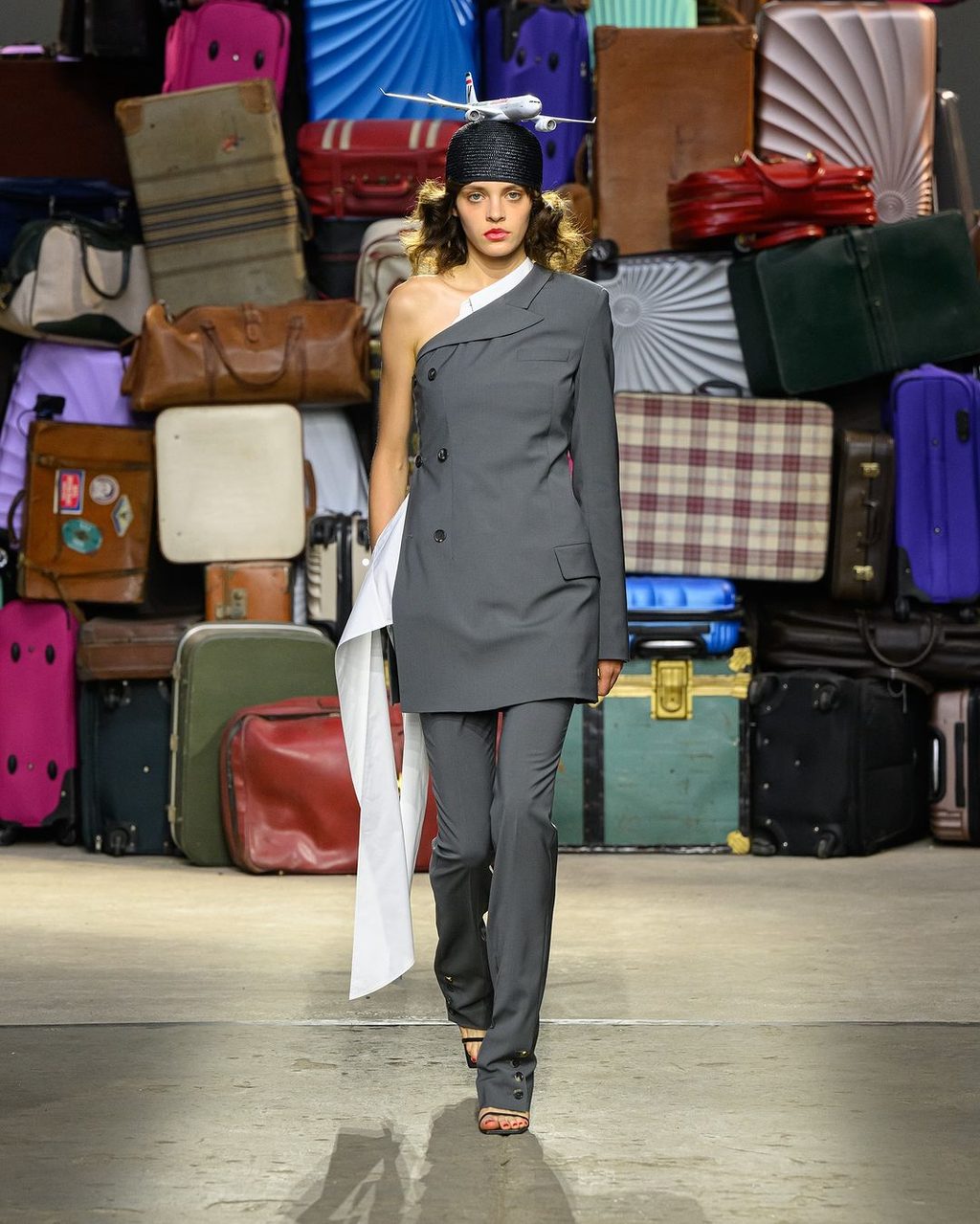 Moschino SS25 was a fried egg-fueled escape from the office