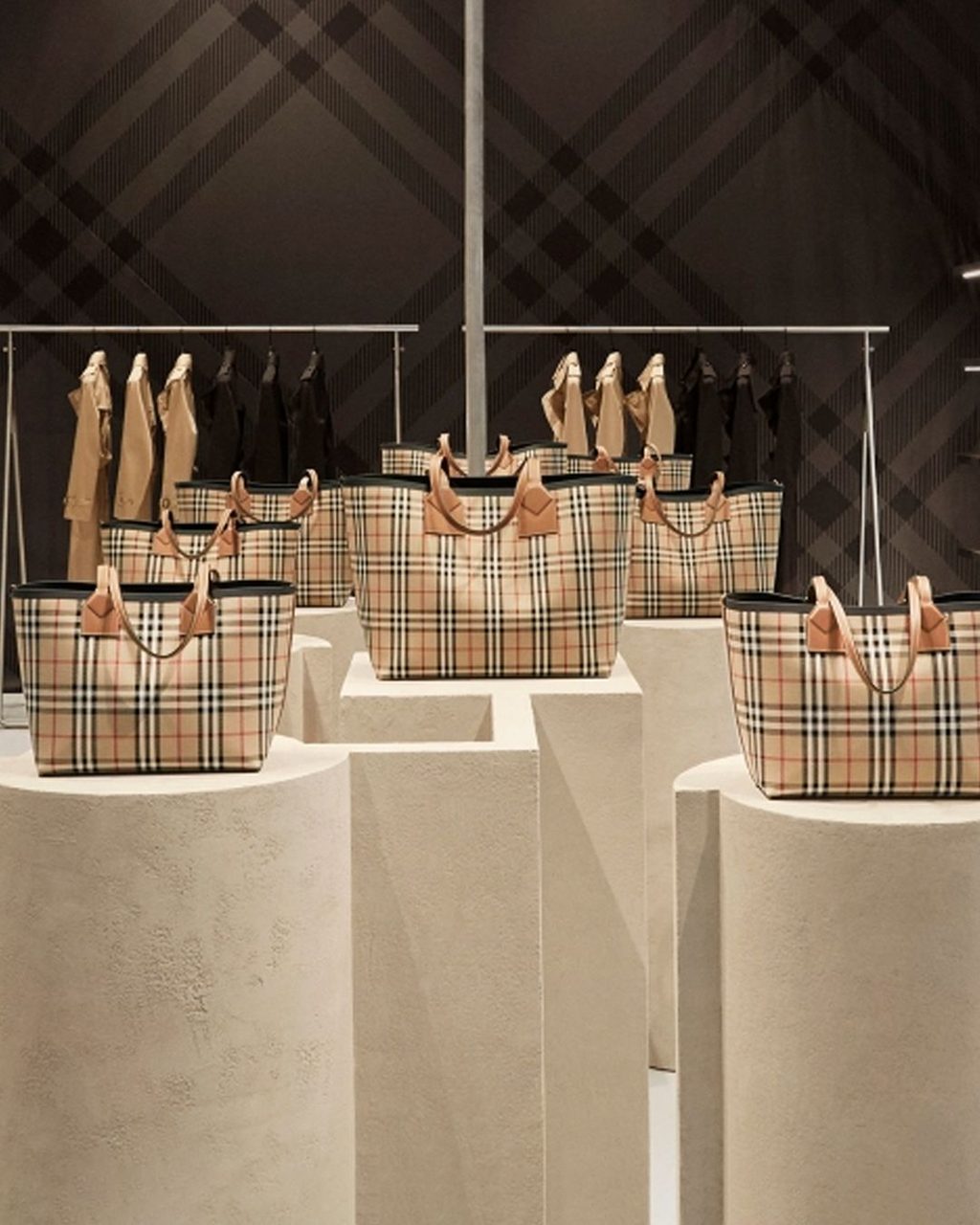 AROUND THE WORLD: A FAKE GUCCI CAFE AND A GRIS DIOR POP UP