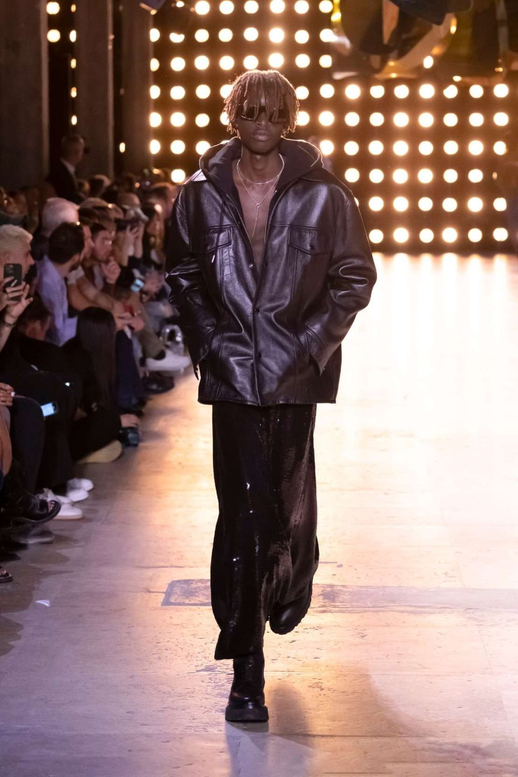 HEDI SLIMANE PRESENTS A STAR-STUDDED ROCK RENAISSANCE AT CELINE HOMME SS23 SHOW