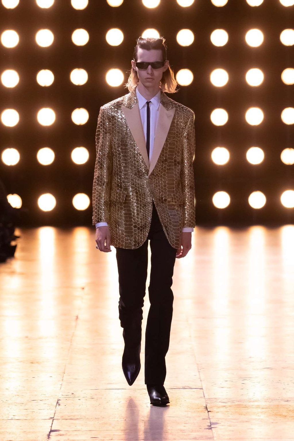 HEDI SLIMANE PRESENTS A STAR-STUDDED ROCK RENAISSANCE AT CELINE HOMME SS23 SHOW